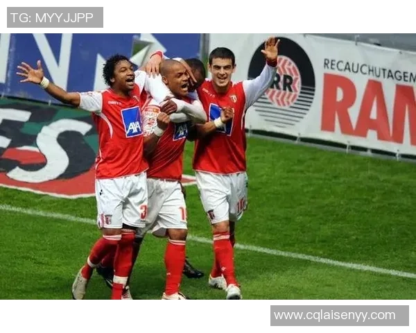 本菲卡与波尔图激战成平乌龙球引发争议判罚引爆全场气氛