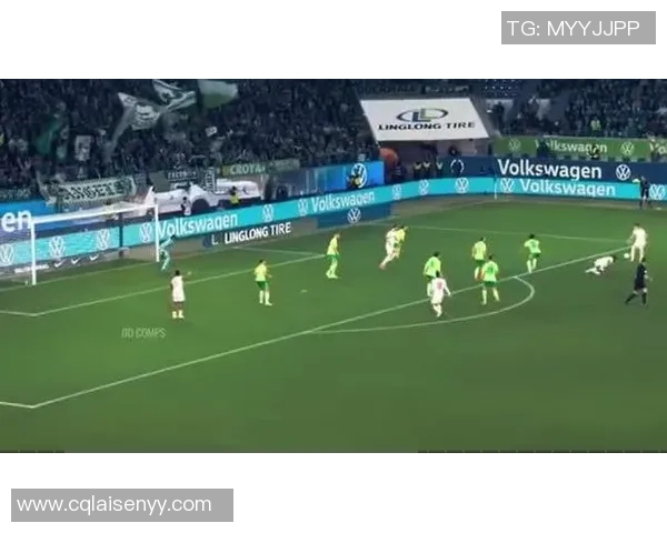 世界杯激战AC米兰与莱比锡战成平局赛场瞬间引发热烈讨论