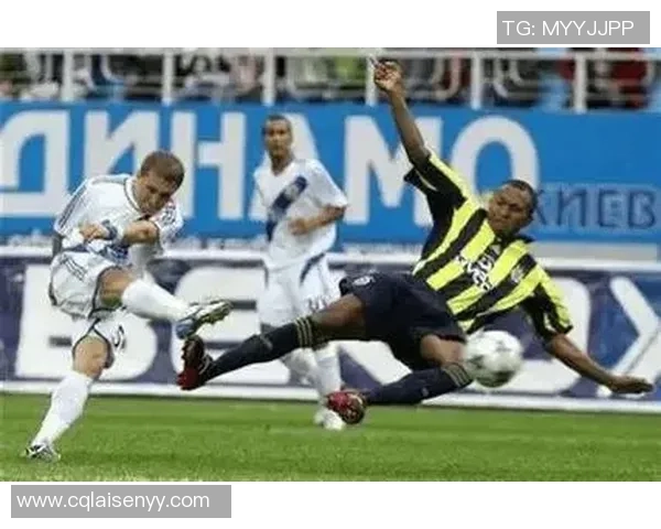 英超赛场惊现冷门莱比锡大胜波尔图引发全场轰动