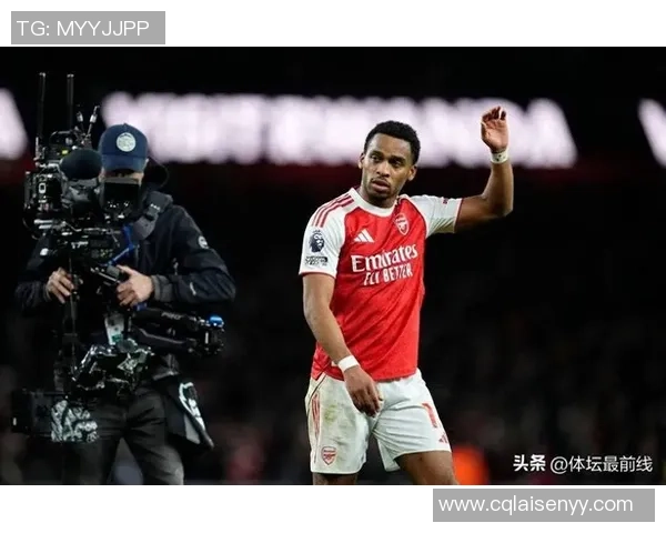 国王杯曼联大胜里昂红牌争议引发全场热议与赛后点评