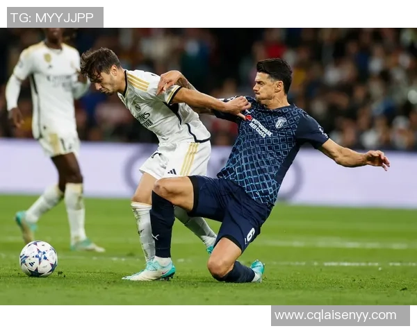 德甲激战皇马险胜那不勒斯乌龙球引发全场争议与热议